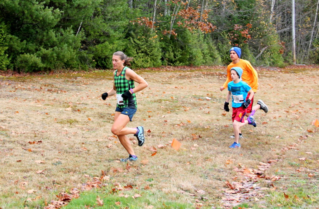 autumn trail race runners